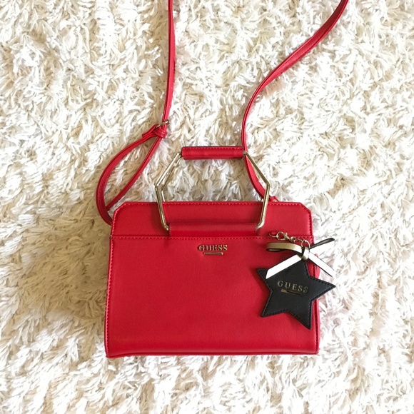 👜✨ RED GUESS PURSE - Picture 1 of 3